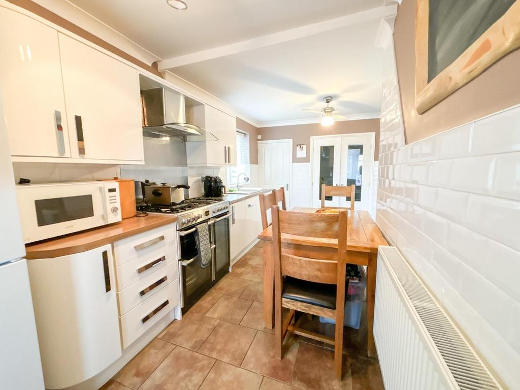 Kitchen/ Dining Room