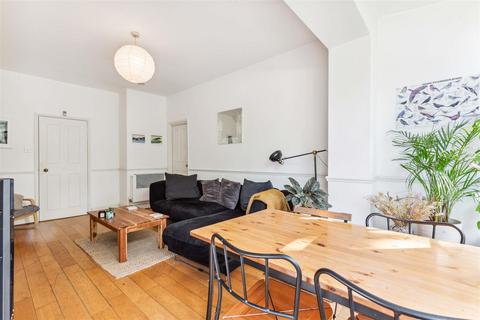 2 bedroom flat to rent, St Matthews Road, SW2