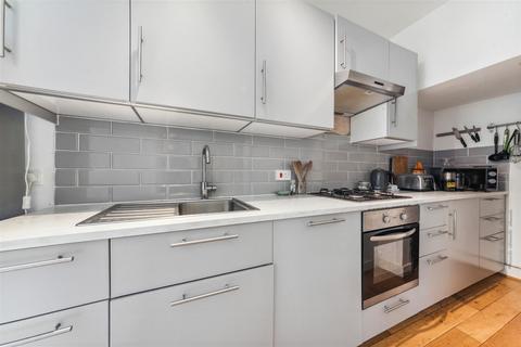 2 bedroom flat to rent, St Matthews Road, SW2