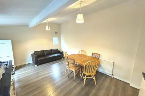 3 bedroom apartment to rent, Mitcham Road, Tooting Broadway, SW17