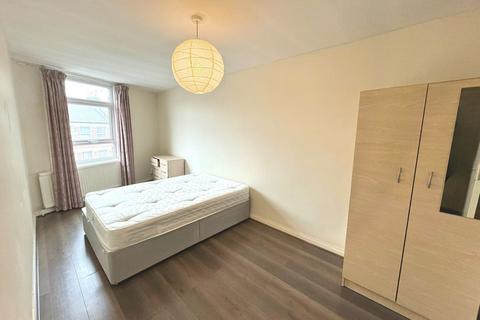 3 bedroom apartment to rent, Mitcham Road, Tooting Broadway, SW17