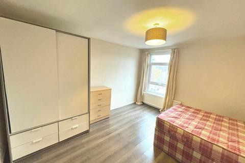 3 bedroom apartment to rent, Mitcham Road, Tooting Broadway, SW17