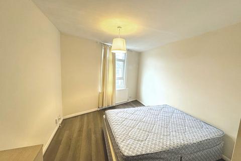 3 bedroom apartment to rent, Mitcham Road, Tooting Broadway, SW17