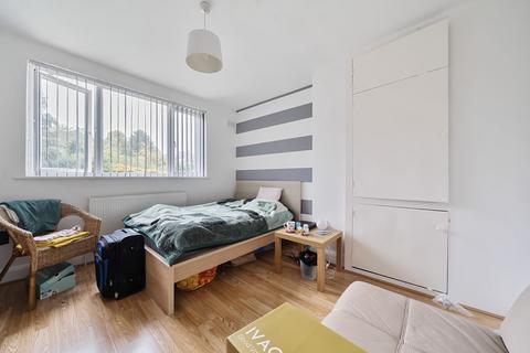 28 Arbroath Road, London, SE9 6RN