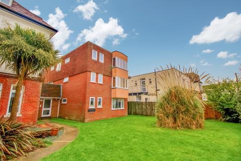 1 bedroom flat to rent, Victoria Drive, West Sussex PO21