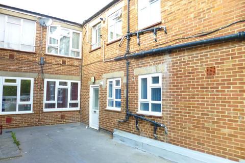 2 bedroom apartment to rent, Darkes Lane, Herts EN6