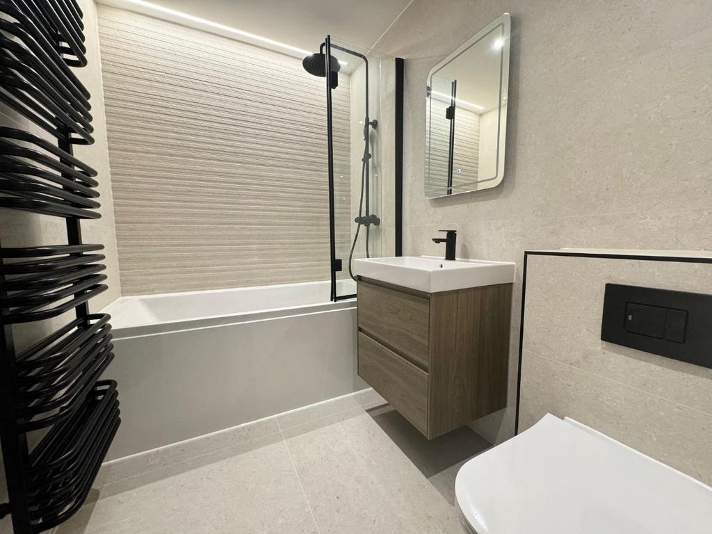 Bathroom 2.jpg