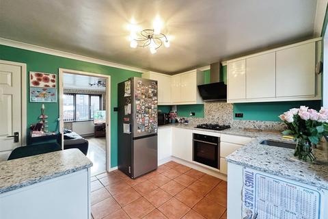 3 bedroom semi-detached house for sale, St. Quintins Close, Hull HU9