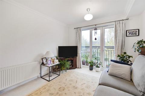 2 bedroom apartment for sale, Hollyfield Road, Surbiton