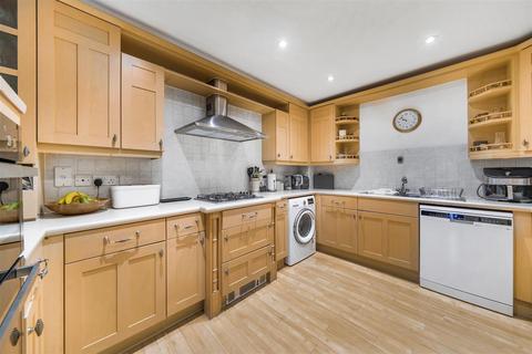 2 bedroom apartment for sale, Hollyfield Road, Surbiton