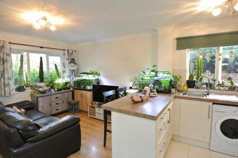 1 bedroom house for sale, Pippins Court, Ashford TW15