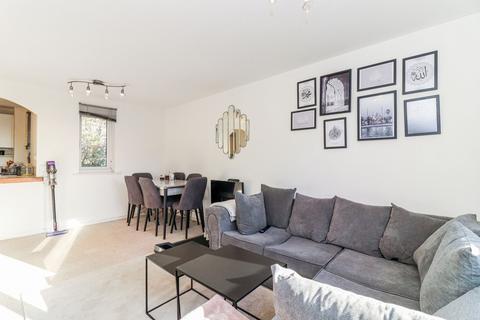 1 bedroom flat for sale, Courtlands Close, Watford, WD24