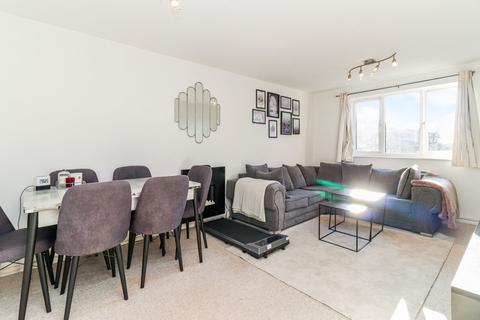 1 bedroom flat for sale, Courtlands Close, Watford, WD24