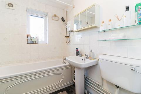 1 bedroom flat for sale, Courtlands Close, Watford, WD24