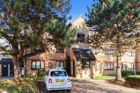 1 bedroom flat for sale, Courtlands Close, Watford, WD24