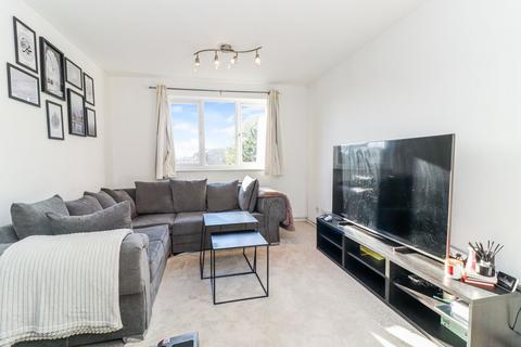 1 bedroom flat for sale, Courtlands Close, Watford, WD24