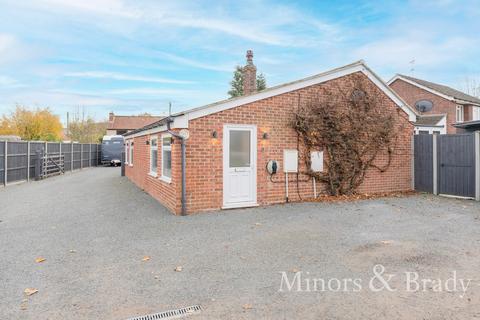 4 bedroom detached bungalow to rent, South Green, Dereham, NR19