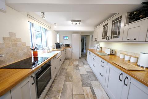 3 bedroom cottage for sale, Newton Way, Woolsthorpe By Colsterworth