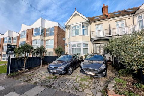 2 bedroom flat to rent, First Avenue, Westcliff On Sea, Essex