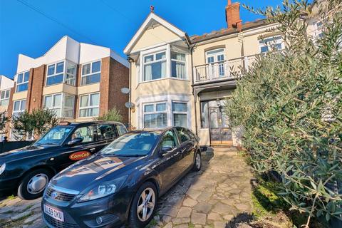 2 bedroom flat to rent, First Avenue, Westcliff On Sea, Essex