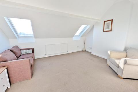 2 bedroom flat to rent, First Avenue, Westcliff On Sea, Essex