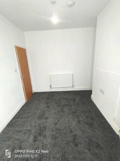 2 bedroom terraced house to rent, Sergeant Simon Valentine Way, Bedworth, CV12