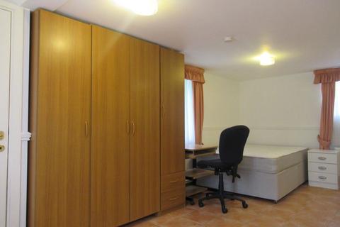 Studio to rent, JackStaws Lane