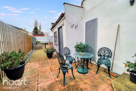 2 bedroom end of terrace house for sale, Elm Road, Wisbech