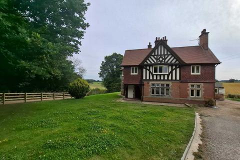 4 bedroom detached house to rent, Ashbourne, Derbyshire