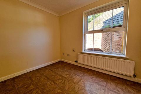 11 Broadstone Close, Barnwood, Gloucester, GL4 3TX