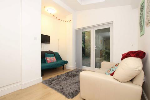 2 bedroom flat to rent, Macfarlane Road, London W12