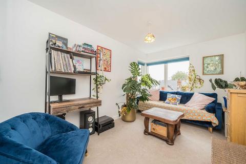 2 bedroom flat to rent, Kingston Road, London SW20