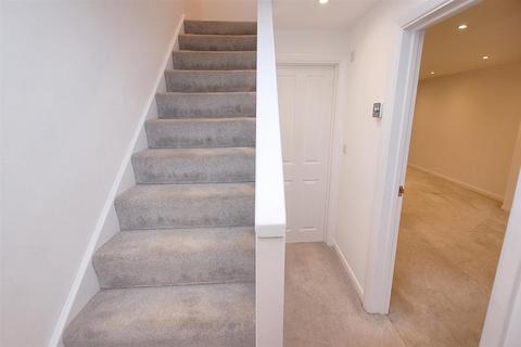 98 Darwin Drive, Tonbridge, TN10 4SD