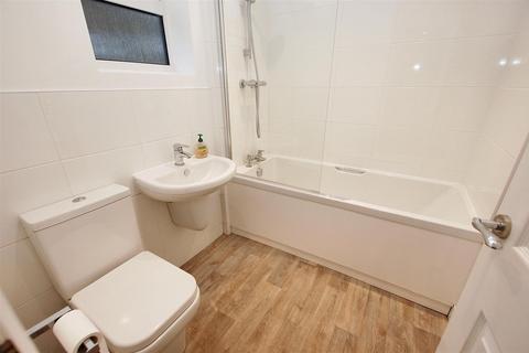 98 Darwin Drive, Tonbridge, TN10 4SD
