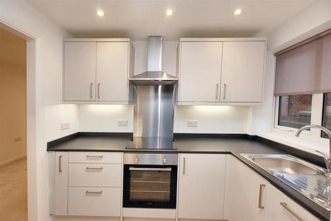 98 Darwin Drive, Tonbridge, TN10 4SD