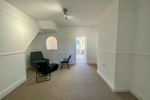 3 bedroom house to rent, Lymore Avenue