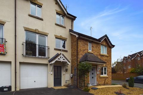 3 bedroom townhouse to rent, Wynnstay Gardens, Ruabon, LL14