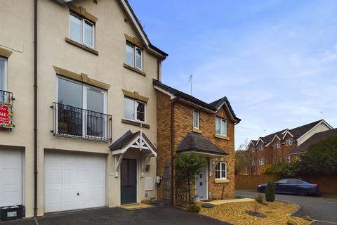 3 bedroom townhouse to rent, Wynnstay Gardens, Ruabon, LL14