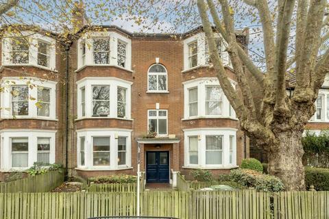 2 bedroom flat to rent, Bonneville Gardens, London SW4