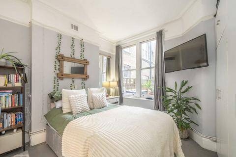 2 bedroom flat to rent, Bonneville Gardens, London SW4