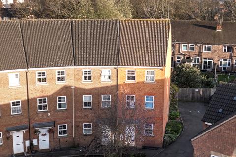 5 bedroom end of terrace house for sale, Englewood Close, Leicester LE4