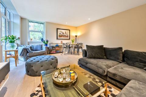 2 bedroom flat for sale, Coombe Field, Godalming, GU7