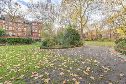 Studio to rent, Bramham Gardens, South Kensington, London, SW5