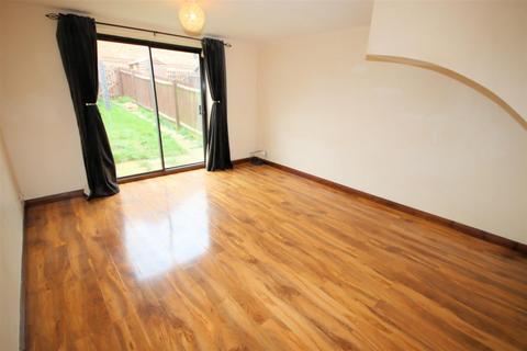 2 bedroom terraced house to rent, Bushmead