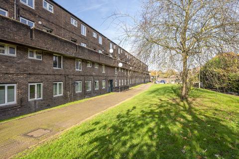 3 bedroom flat for sale, Dowdeswell Close, Barnes, London, SW15