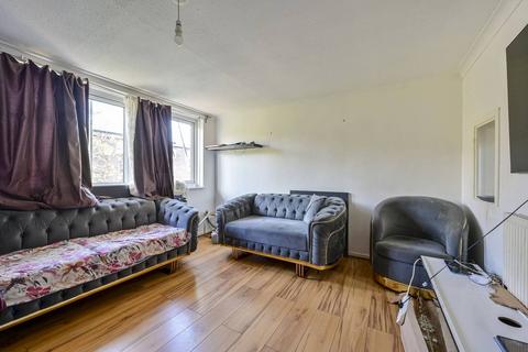 3 bedroom flat for sale, Dowdeswell Close, Barnes, London, SW15