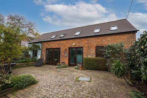 2 bedroom barn conversion to rent, The Square, Freshwater Bay