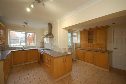 3 bedroom semi-detached house to rent, 42 Sandringham Road, Penn, Wolverhampton, West Midlands