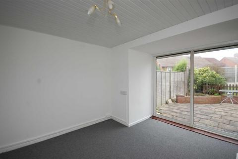 3 bedroom semi-detached house to rent, 42 Sandringham Road, Penn, Wolverhampton, West Midlands