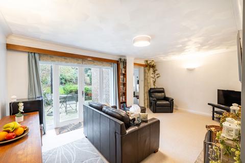 4 bedroom semi-detached house for sale, Woodland Court, Oxted, RH8